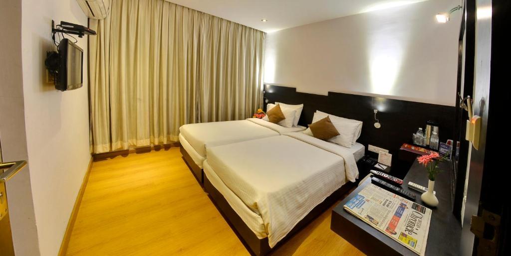 Hotel Gokulam Park Chennai Room photo